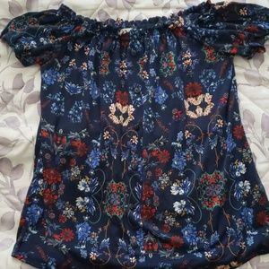 Off-the-Shoulder top 💙